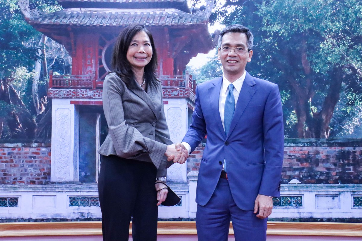 uninvietnam's tweet image. Financial development &amp;amp; innovation are key to the implementation of🇺🇳🇻🇳 #CooperationFramework (2022-2026).

UNRC @ptamesis &amp;amp; Vice Minister of Finance Vo Thanh Hung discussed how to ensure an enabling environment for 🇺🇳🇻🇳 partnership, incl. SDG financing as part of SDG ⬆️ efforts.