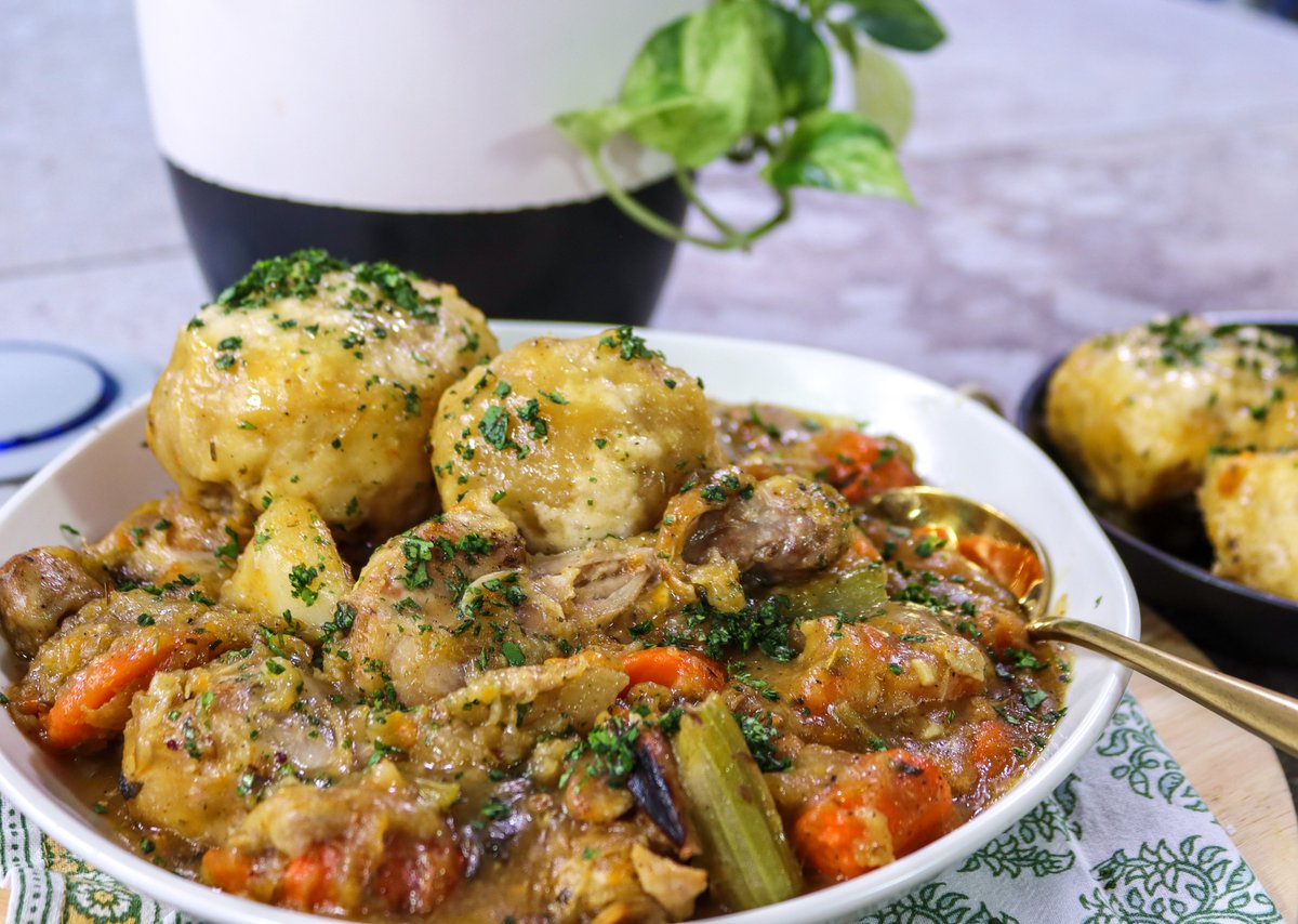 AfternoonChat's tweet photo. You'll have a hearty bowl of Dumplings with Chicken Stew in just 5 steps! 🍲   
Make sure to save this #RoyalBakingPowderSA recipe: https://t.co/FChmLPP7Wl #AfternoonExpress #BakeMoreMemories https://t.co/QjdY45dh7D