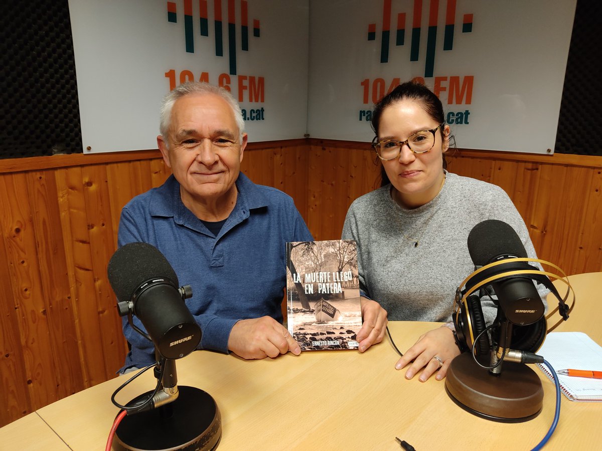 radiocornella's tweet photo. 📣L'escriptor cornellanenc @ernestoploc presenta el seu darrer llibre "La muerte llegó en patera". Un relat que aborda el drama de la immigració i on #Cornellà torna a ser un dels escenaris protagonistes. 🌊📖

🗣️Ho expliquem a l'entrevista:

🔗https://t.co/f8o5ik3Epf https://t.co/pDeuBUPWw0