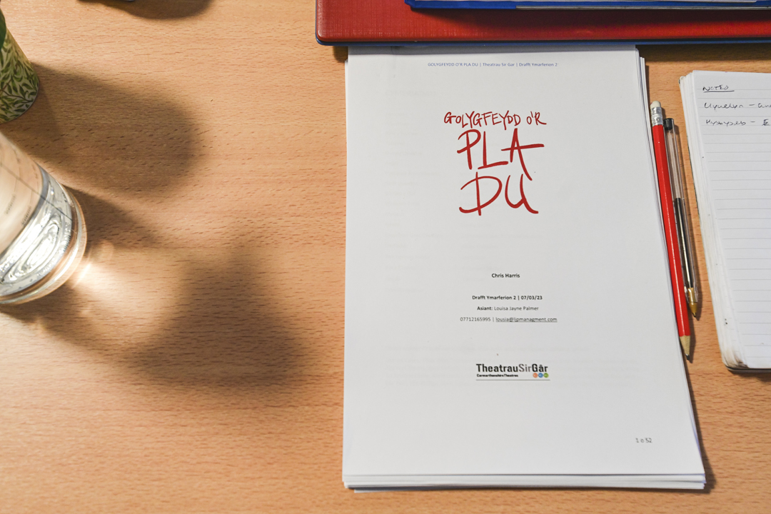 🐀 Golygfeydd O'r Pla Du 🐀

Bant a ni bois...! Diwrnod 1 o ymarferion ✅
And so it begins...! Day 1 of rehearsals ✅

Ar daith ledled Cymru o Fai 4ydd, archebwch eich tocynnau isod 🎟️⬇️

On tour across Wales from May 4th, get your🎟️⬇️
bit.ly/3GyfqXy

📷Kirsten McTernan