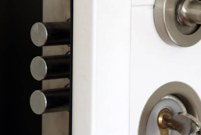 Ruvisys's tweet photo. 🔑🛡🚪 Las #PuertasAcorazadas son uno de los tipos de #PuertasDeSeguridad más efectivas que se fabrican hasta el momento. En el siguiente artículo te contamos mucho más sobre ellas, la normativa que deben cumplir y las #cerraduras que utilizan.

https://t.co/WESWttru7c https://t.co/4m59TG3AdQ