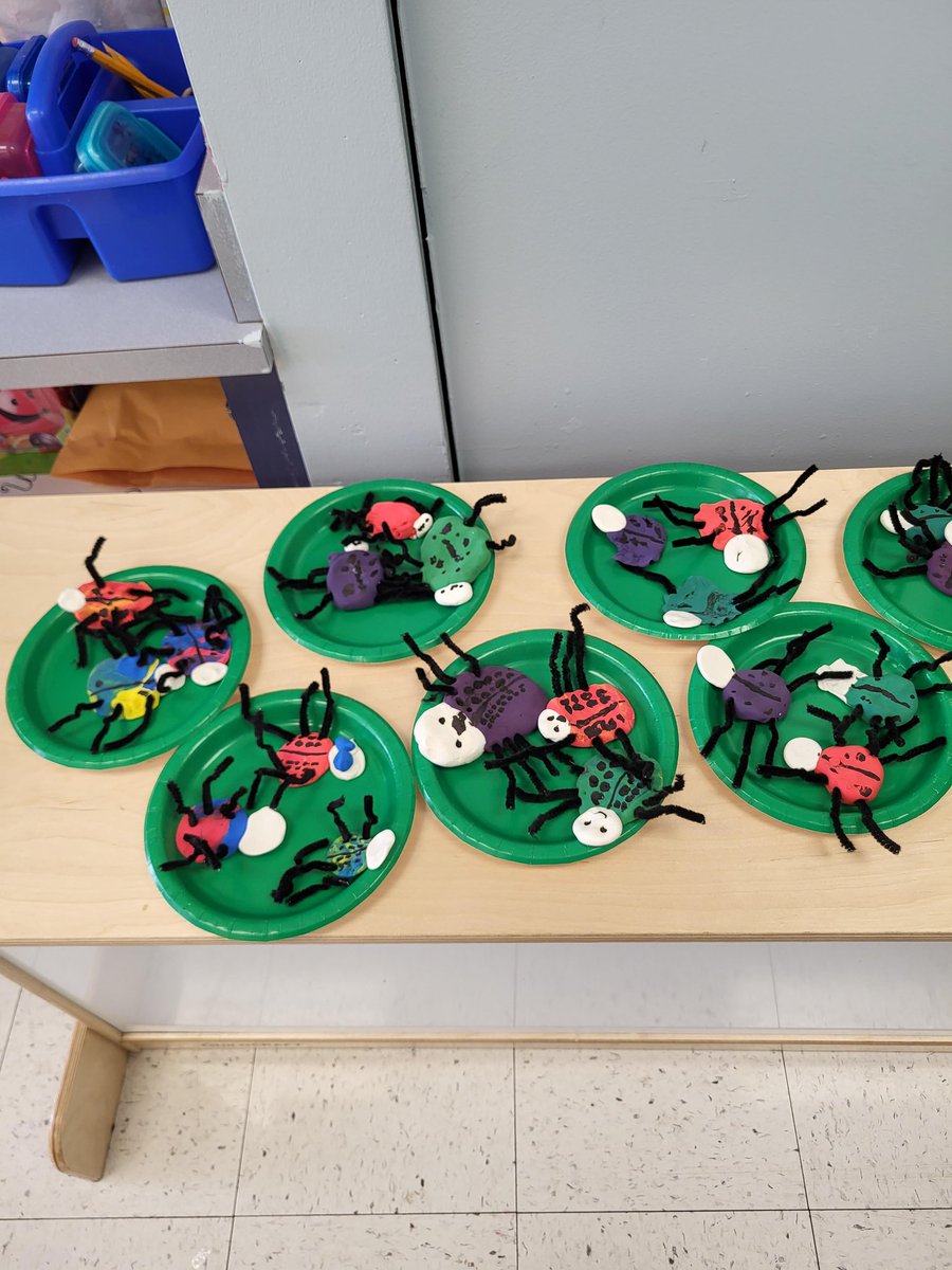 Pre-k scholars kicked off Week of the Young Child yesterday. Scholars created model magic ladybugs after reading the story 'Ten Little Ladybugs '  🐞 ✨️ 😀 ♥️ @BaltCitySchools #weekoftheyoungchild #learninganddevelopment