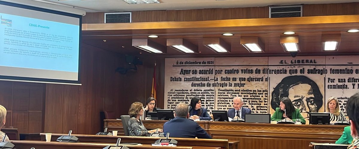 📣 Este miércoles, los colaboradores de CENIE #PabloAntonioMuñozGallego e <a href="/IreneLebrusan/">Irene Lebrusán</a> han comparecido en el <a href="/Senadoesp/">Senado de España</a> para poner el foco en la #intergeneracionalidad como una herramienta clave para convertir los retos de las sociedades longevas en oportunidades.  
#Longevidad