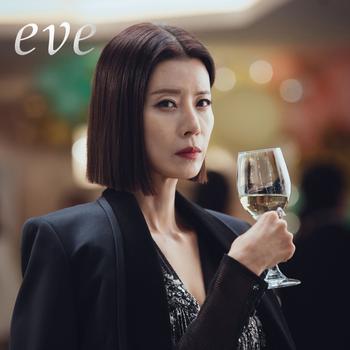OfficialGMAHOA's tweet photo. Itβs only a matter of time before your wall comes crashing down!
Abangan ang #Eve ngayong April 17 na sa GMA! https://t.co/ZOBB68UhcC
