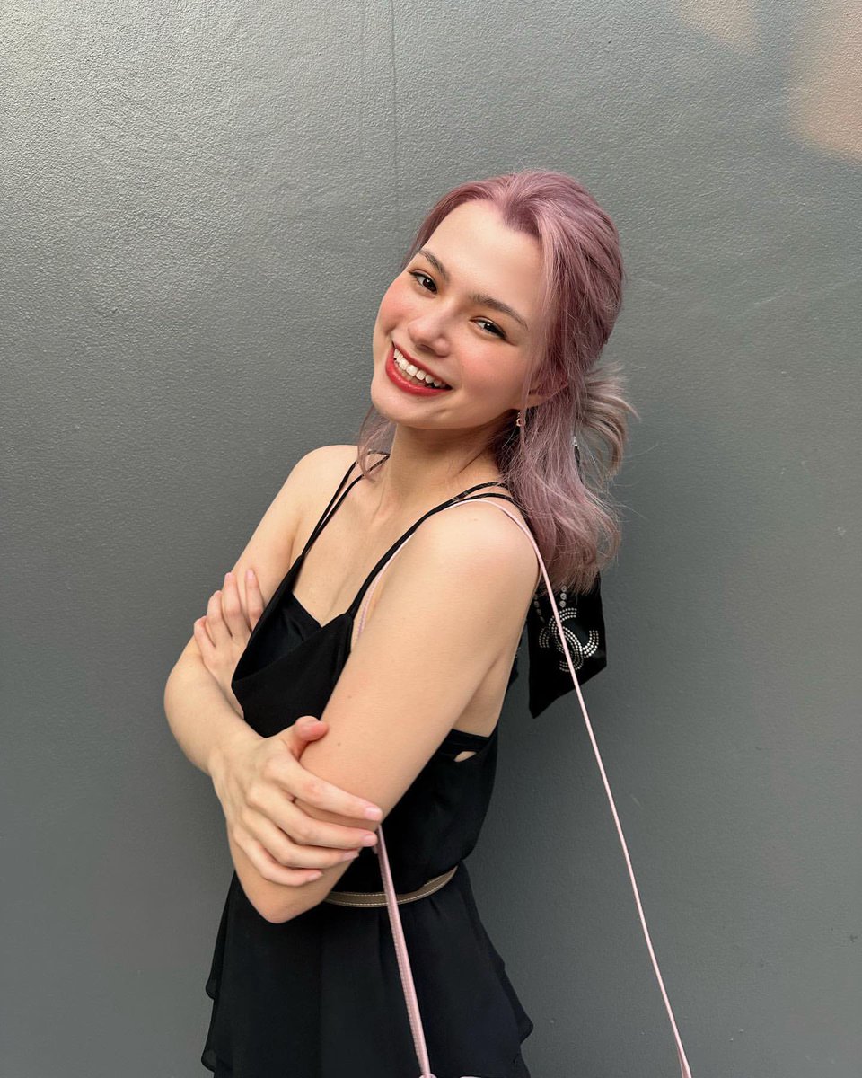beckyfanclubph_'s tweet photo. 230412 Becky’s IG update:

“Ash pink🫶🏻💓”

#beckysangels https://t.co/5IEm79SaWC