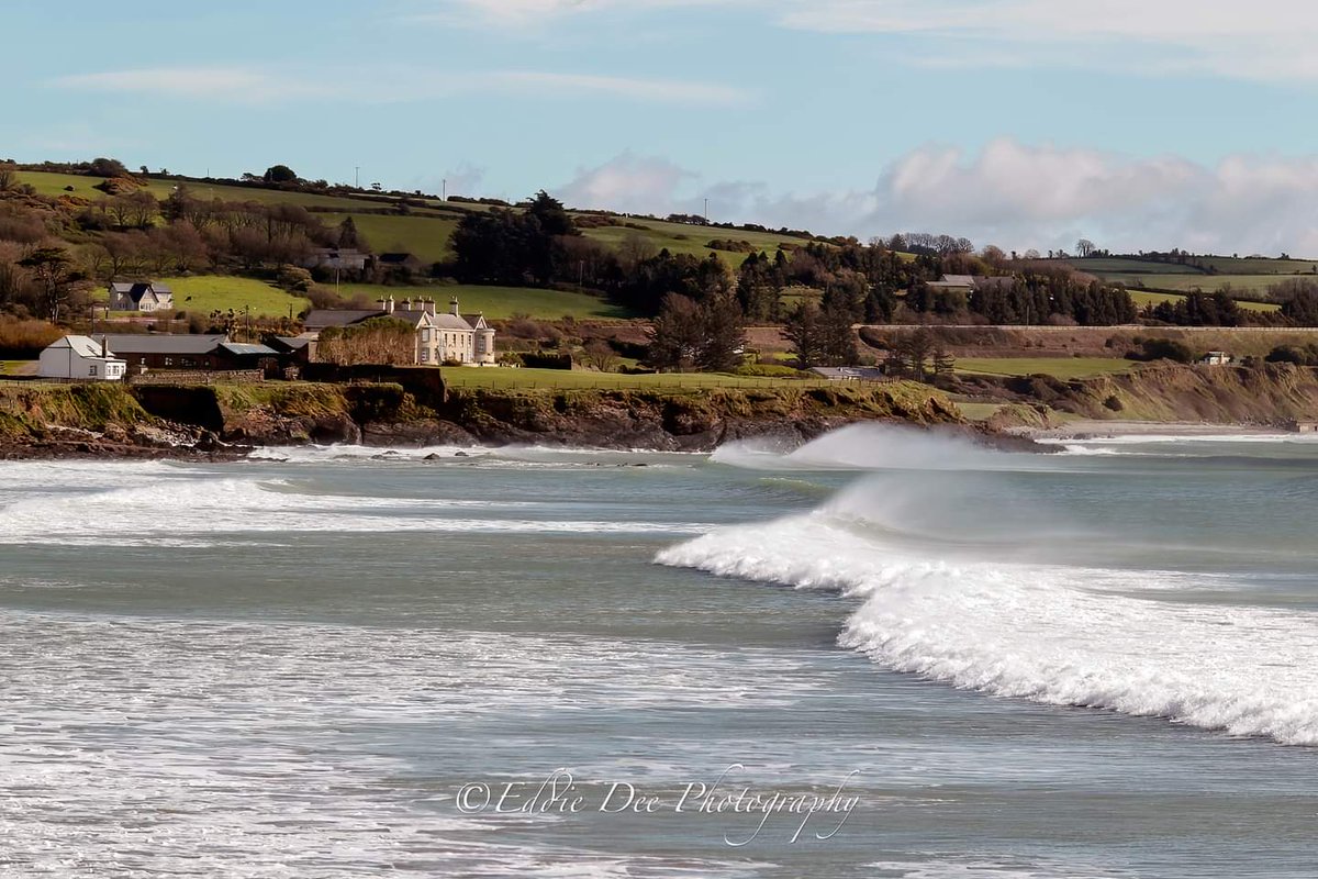 EddieDee_'s tweet photo. Some white horses breaking on Clonea Strand this morning @DvanChamber @DungarvanTIO @wlrfm @WaterfordCounci @CarlowWeather @AimsirTG4 @deric_tv #VMWeather @WaterfordGrnWay @welovewaterford @DiscoverIreland @Failte_Ireland https://t.co/6527p6wmxl