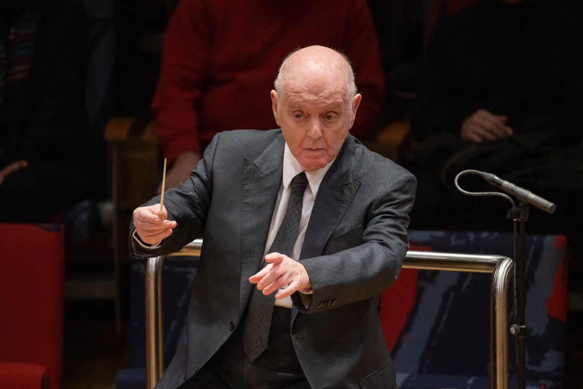 boulezsaal's tweet photo. Bravi!!👏👏👏
First concert of the Barenboim-Said Akademie Orchestra led by Maestro @DBarenboim. The students were joined by soloists Yamen Saadi &amp;  Michael Barenboim. 🎻

Thank you to everyone who came along! https://t.co/cU3svmFMpe