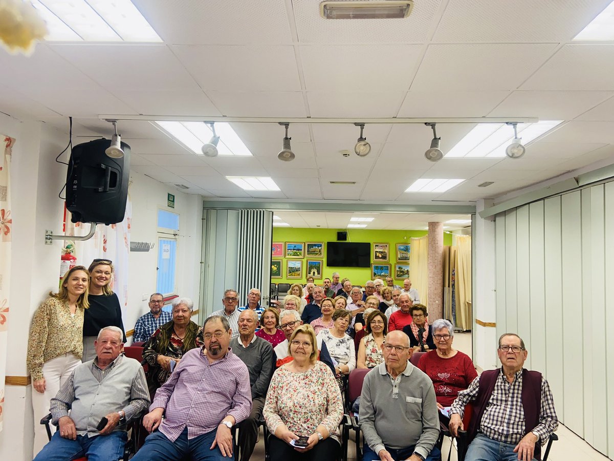 Hoy, día de la #AtenciónPrimaria, las #enfermeras del C.S.de San Andrés, hemos llevado nuestro mapeo de activos “Tu Barrio Saludable”, a través de un código QR con toda la información, a nuestra población de la Arboleja, y pronto …a muchos más!
<a href="/AreaUnoArrixaca/">Área 1 Arrixaca</a>