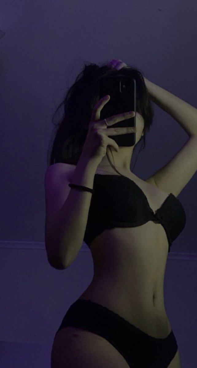 Evaaaarrrrr's tweet photo. Qui veut me voir nue ?🤭                                Rt + Like + follow =dm ☺️💕 https://t.co/R6sxh9BMRt