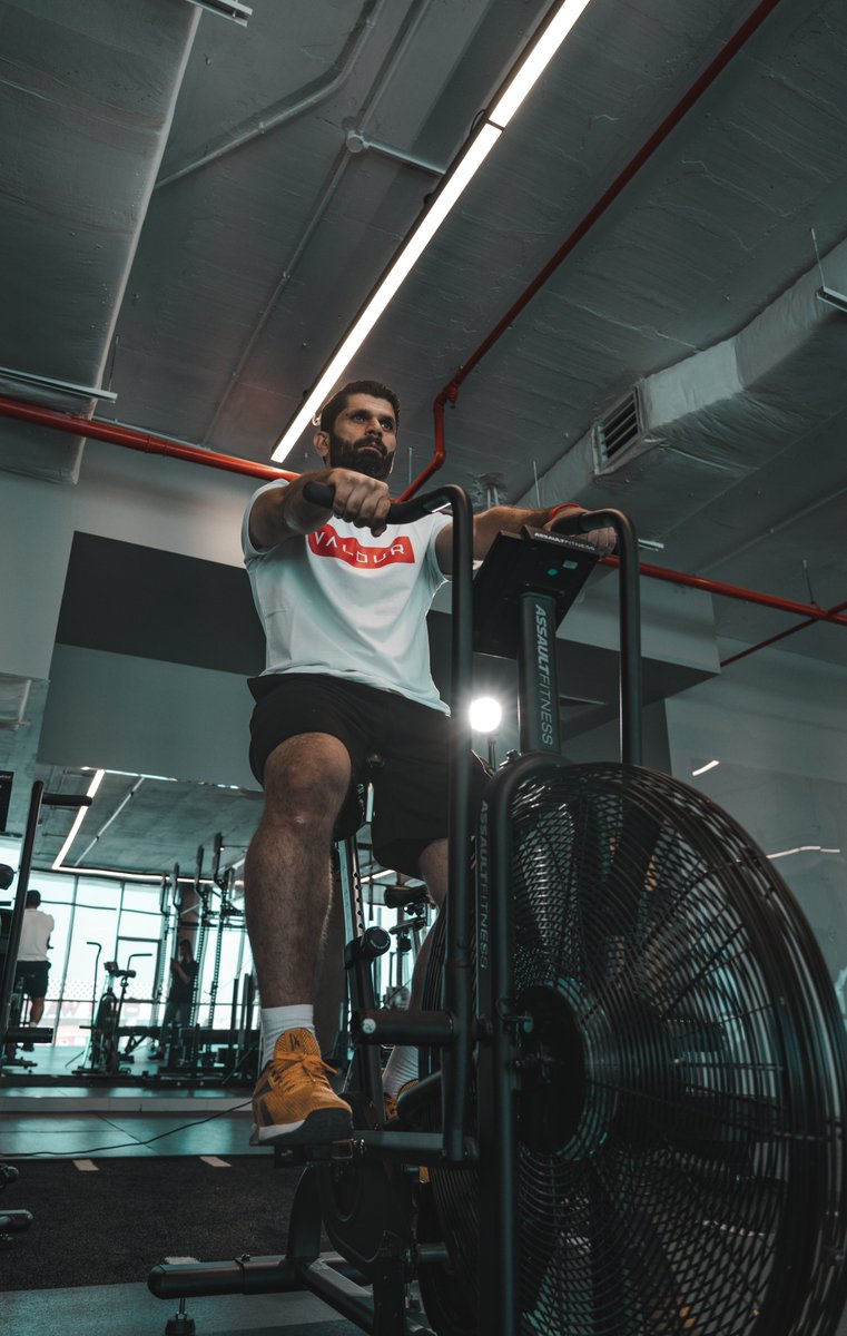 Shop now and get ready to turn heads #Valour #Nevergivein 

valourapparel.com