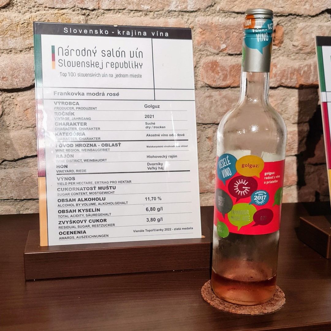 Frankovka Modrá, Blaufränkisch, Kékfrankos – the grape with more aliases than a secret agent. Read my brief thoughts on a rosé made with the grape, whatever you want to call it. keen.wine/golguz-frankov…