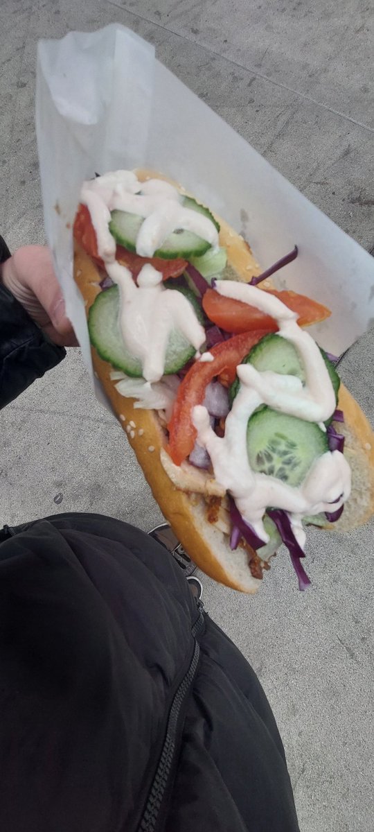 Gm 🧅

Today is a good day 
to eat a Döner Kebab 🇹🇷