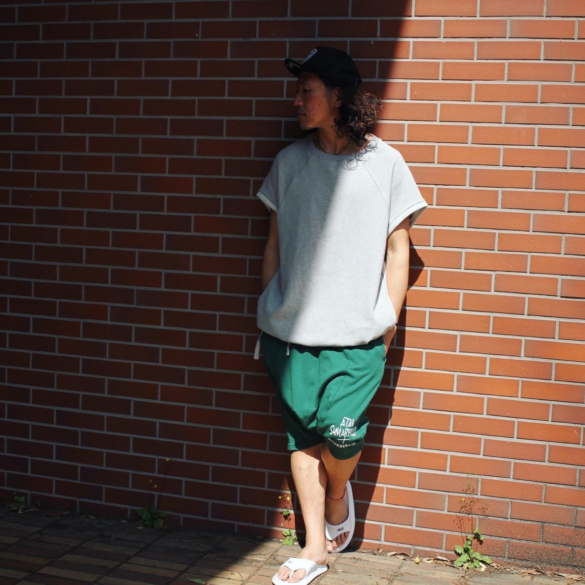 sullo_staff's tweet photo. 「SARUEL SHORTS」
今年のsulloのスウェットパンツはサルエルです!
イスラム文化圏の民族衣装として知られる『サルール』が原点となっていてこのルーズなシルエットが特徴です!!
サルエルでひと味違う春夏にしましょう!!
#sullo
#sumabello https://t.co/IFs50WnvHd