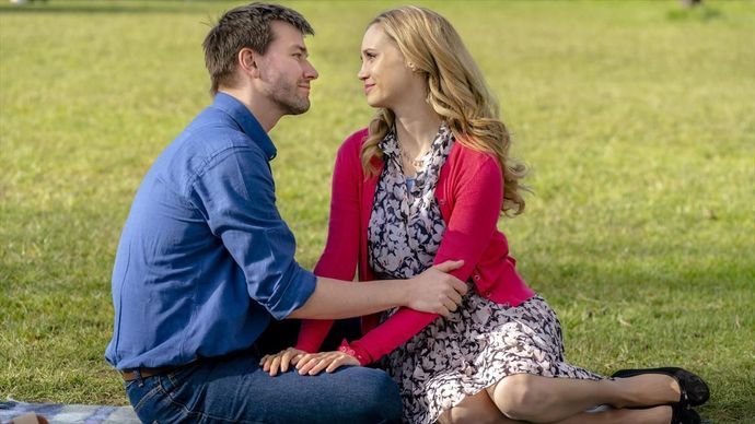 Hi guys! 'Royally Ever After' and 'Easter Under Wraps' are on French TV today! I LOVE these two movies! Big hug from Paris! 👑❤️🐣🍫💜 @FionaGubelmann @torrancecoombs