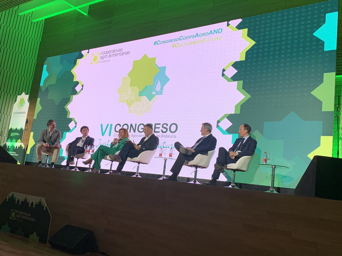 Cooperativas Agro-alimentarias de Andalucía (@coopsagroand) on Twitter photo #Innovar para llegar al #consumidor, mesa de experiencias en el VI #CongresoCoopsAgroAND con <a href="/almasubbetica/">Almazaras de la Subbética</a>, <a href="/agrosevilla_/">Agrosevilla</a> , <a href="/EAgroup_/">EA group</a>, <a href="/fTROPS/">TROPS</a> y <a href="/BodMartinCodax/">BodegasMartínCódax</a>
👉Cada uno expone qué es #innovación en su #negocio
Modera el #periodista <a href="/DeBeFe/">David Baños</a> #cultivamosfuturo #Innovar para llegar al #consumidor, mesa de experiencias en el VI #CongresoCoopsAgroAND con <a href="/almasubbetica/">Almazaras de la Subbética</a>, <a href="/agrosevilla_/">Agrosevilla</a> , <a href="/EAgroup_/">EA group</a>, <a href="/fTROPS/">TROPS</a> y <a href="/BodMartinCodax/">BodegasMartínCódax</a>
👉Cada uno expone qué es #innovación en su #negocio
Modera el #periodista <a href="/DeBeFe/">David Baños</a> #cultivamosfuturo