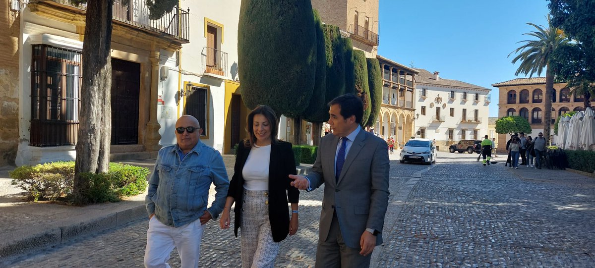 📍 El consejero de <a href="/JusticiaJunta/">Consejería Justicia, Admón Local y Función Pública</a>, <a href="/ja_nietob/">José Antonio Nieto</a>, ha realizado una visita institucional a #Ronda, donde ha mantenido un encuentro con la alcaldesa de <a href="/AytoRonda/">AyuntamientoRonda</a>, <a href="/Maripazfe/">Mari Paz Fernández</a>.

ℹ️ Info: lajunta.es/43qxn

#JusticiaAND #AdministraciónLocalAND #FunciónPúblicaAND
