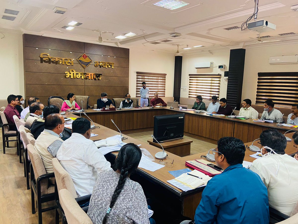 pandeyarchit23's tweet photo. Meeting conducted by CDO Sir regarding REAP progress ( REAP ) Nainital @basava_ias @Betalghat_RDUK @Bhimtal_rduk @nitikakh22 @pushkardhami @CdoNainital https://t.co/iqvqsWecqJ