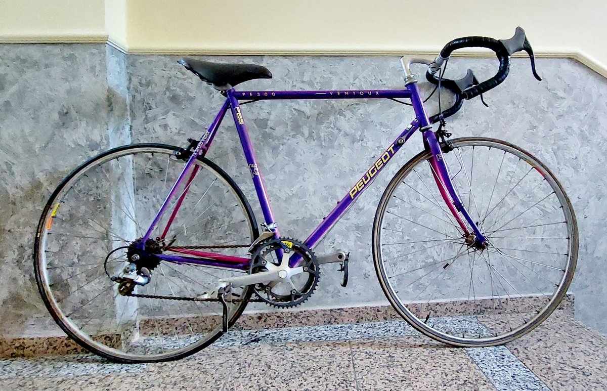 TCyklista's tweet photo. #NewBikeDay 😁👍🏻
Ceka me hromada prace, nez bude vypadat dle mych predstav, presto parada😁
Peugeot neni zadna moje srdcovka, ale Ventoux je, takze sem dlouho nevahal🙈
#peugeot #mtventoux #ventoux #1990 https://t.co/OILiHLMM8X