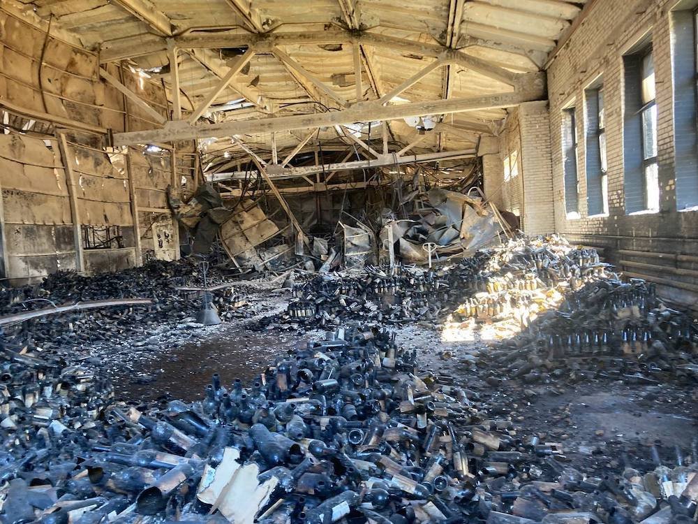 Ukrainian oldest winery "Prince Trubetskoy", has changed its name to "Stoic Winery".

It was seized by Russian troops, looted during the retreat, and its’ vineyards are still shelled. The photo shows the warehouse after the retreat of the enemy. 

#StandWithUkraine