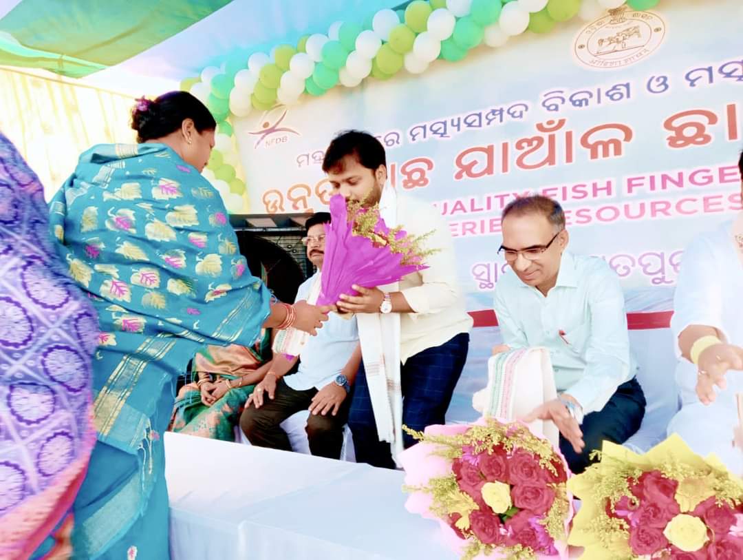BiswalSouvic's tweet photo. ଶ୍ରୀଯୁକ୍ତ @Naveen_Odisha ମହୋଦୟଙ୍କ ନେତୃତ୍ୱରେ ଓଡ଼ିଶାରେ ମତ୍ସ୍ୟ ଉତ୍ପାଦନ ଓ ଚାଷ କ୍ଷେତ୍ରରେ ଉଲ୍ଲେଖନୀୟ ଅଭିବୃଦ୍ଧି ହେବାରେ ଲାଗିଛି। ଉପସ୍ଥିତ ସଭିଙ୍କୁ ମୋର ଆନ୍ତରିକ ଶୁଭେଚ୍ଛା ସହ ଅଶେଷ ଧନ୍ୟବାଦ୍ ଜ୍ଞାପନ କରୁଛି।🙏
https://t.co/WZzZQymChW #ChoudwarCuttack
#DevelopmentWorksInCuttack 👏 #Odisha https://t.co/DBlWKocj2F