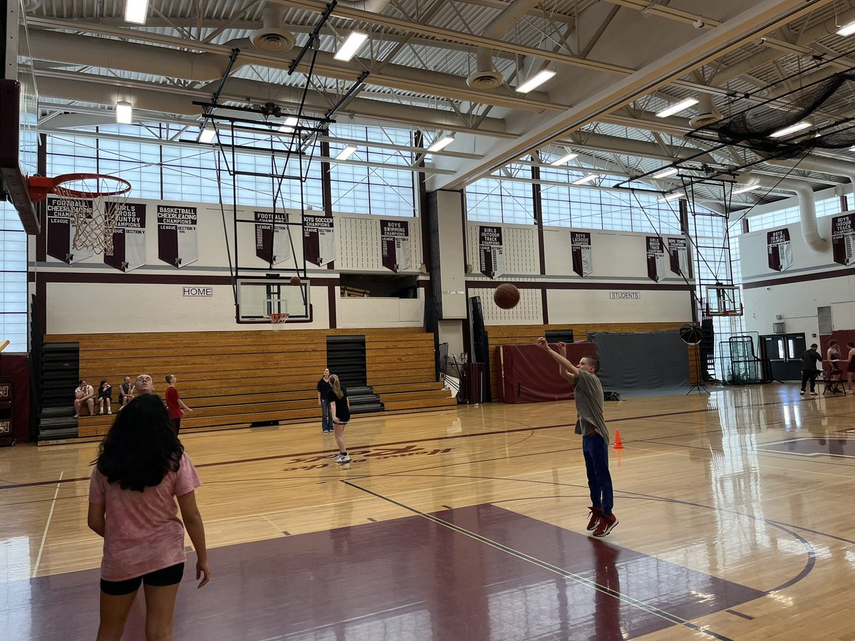 NewarkUnified's tweet photo. First practice in the books! Looking forward to a great season with new incoming talent and veteran leadership back! @NewarkAthletics @sectionvunified @UnifiedSportsNY #playunified #greatteamates https://t.co/rIiIOvOR42