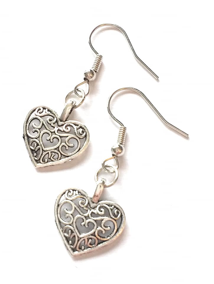 Pretty Openwork Design Silver Hearts Charm Style Earrings 💙 Handmade by me 🫶  Also in Clip Ons #Amazon #amazonsmile #MHHSBD #TheCraftersUK #CraftBizParty #UKMakers #shopsmall #handmade #supportsmallbusiness #UKSmallBiz #Hearts amazon.co.uk/dp/B09XPCWGN5