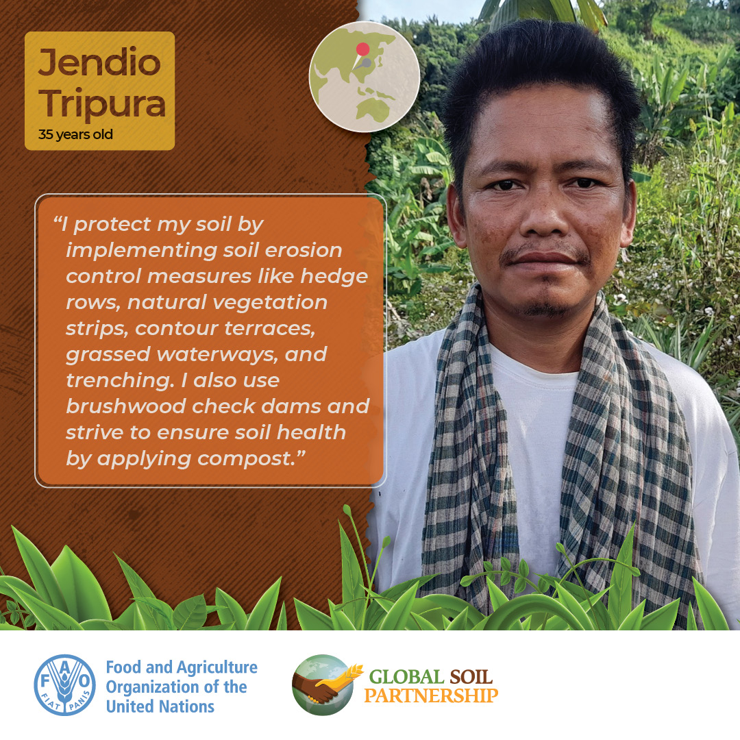 Meet Jendio, our #SoilDoctor all the way from Bangladesh 🇧🇩

With other 9 farmers, he grows papayas🍈pineapples🍍 cashews🌰 cotton👕 and more on his 2-hectare farm.

Thanks to the #SoilDoctors program, they improve #SoilHealth and boost crop yields. 

👉tiny.cc/46z5vz