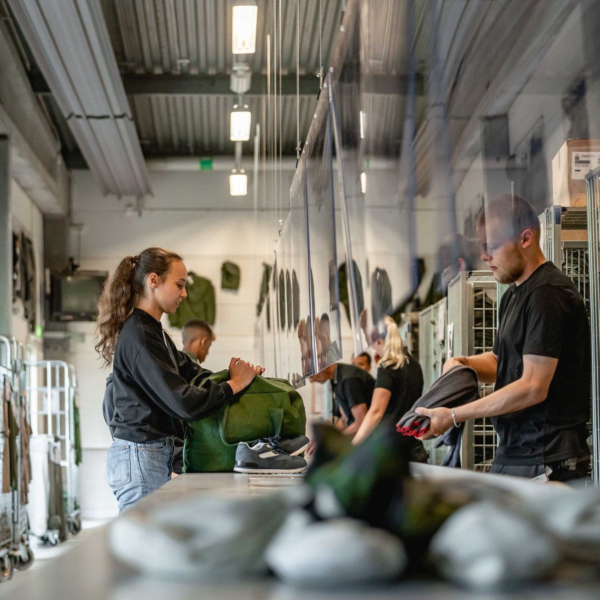 Är du serviceinriktad och vill ha ett jobb som gör skillnad för anställd personal och värnpliktiga? Som förrådspersonal ansvarar du för att ta emot, inventera och leverera Försvarsmaktens materiel, som till exempel uniformer och utrustning.

Ansök här: bit.ly/40ZS84N