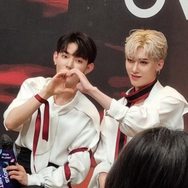 EB0YRICKY's tweet photo. don't separate rickyhao, they're inseparable https://t.co/9L52fKwsVa