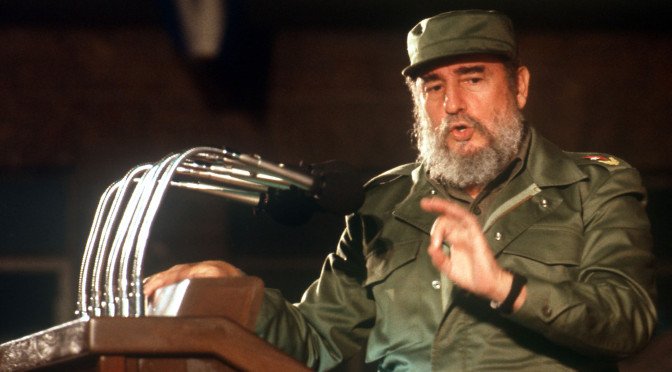 #Fidel: “La globalización fue encerrada en la camisa de fuerza del neoliberalismo, y como tal tiende a globalizar no el desarrollo, sino la pobreza; no el respeto a la soberanía nacional de nuestros Estados, sino su violación; 

👇