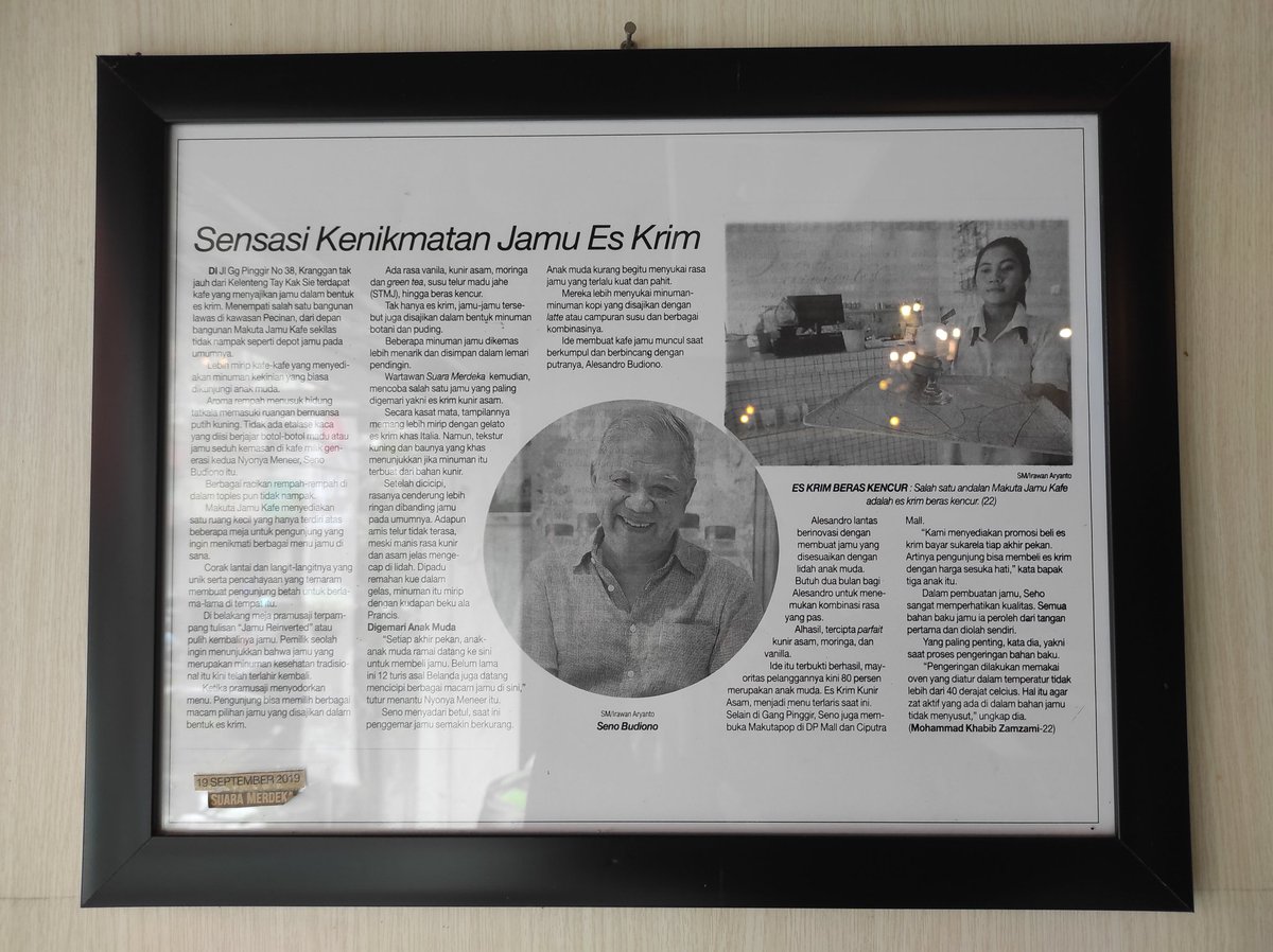 gethuklindrii's tweet photo. @WarungKopiKita Etapi karena kebangkrutan ini, berdasar informasi yg saya dapet nih min.. Generasi kedua beliau, bapak Seno Budiono berusaha ngenalin jamu dengan bikin cafe jamu di Semarang, Makuta Jamu namanya. 

Menunya unik-unik deh, dari jamu latte, es krim jamu sampe olahan frappe jamu :)) https://t.co/63glQJx3KI