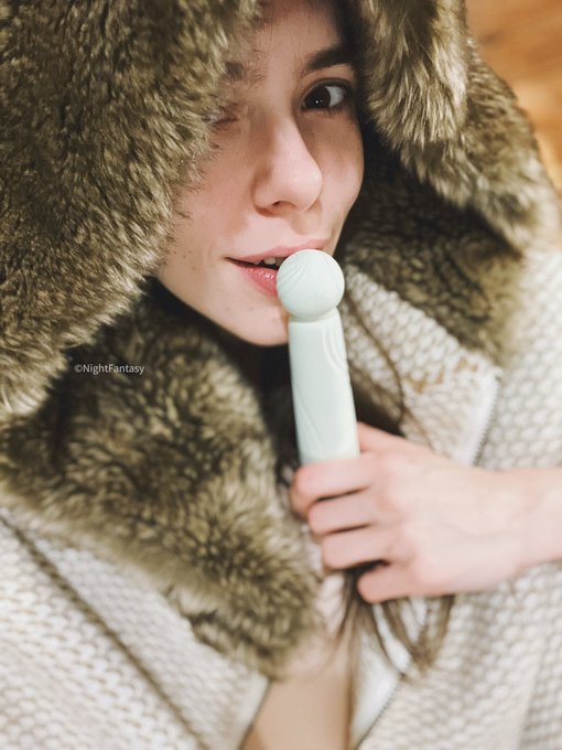 Come to my Instagram 🤗 I share on IG my love for fur and a bit of daily life 😊  https://t.co/C74GA7Vxo6 #camgirl<a href="/tag/camgirl"class="tags"><span>#camgirl</span></a>