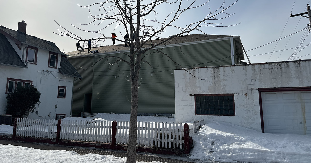 LightningRestMN's tweet photo. Own a commercial building, rental home, or multiple properties with storm damage? 

Call today schedule your free inspection: 📲651-899-7663 https://t.co/kmG3pPVVTj