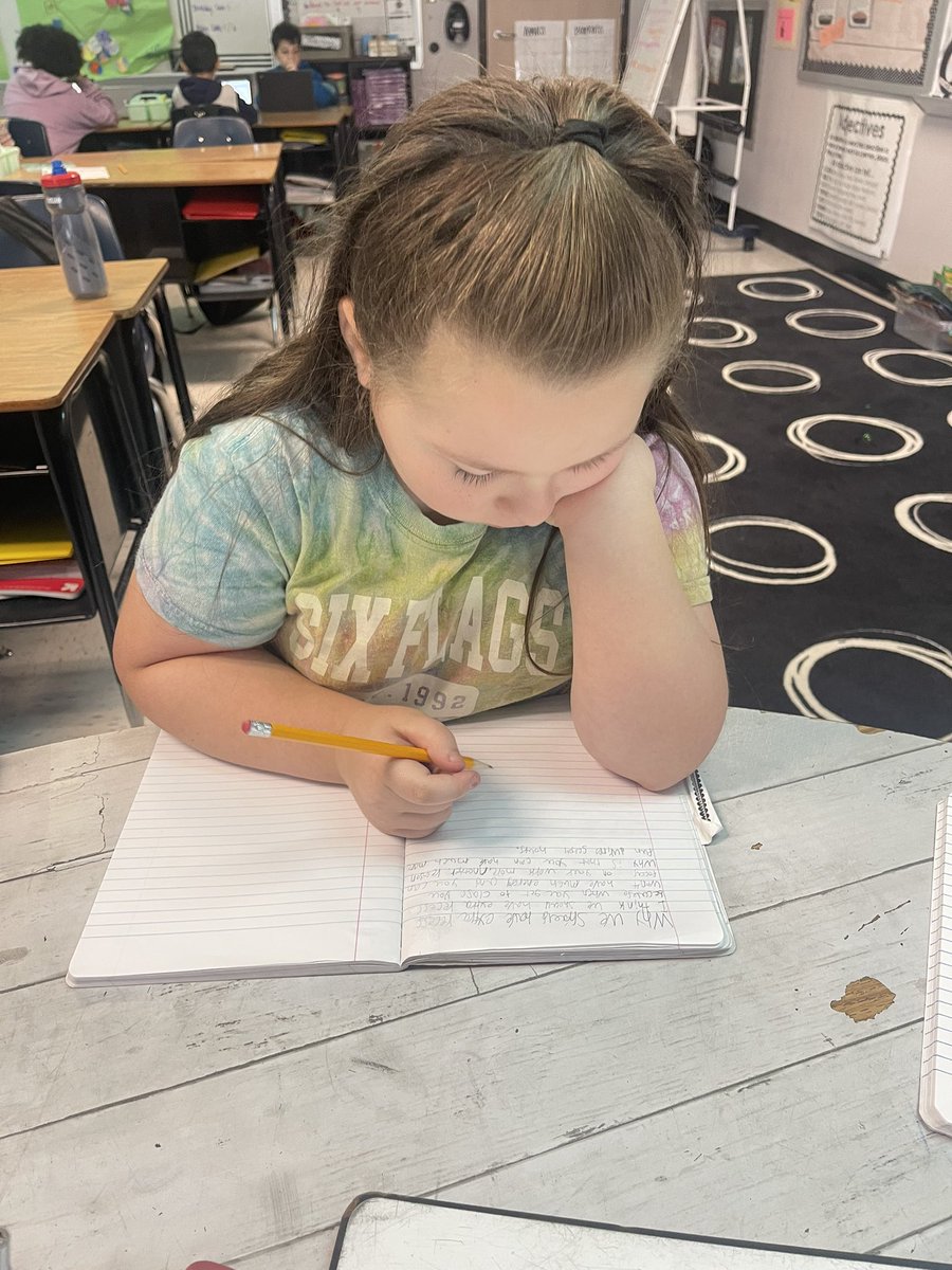 NicolePierro6's tweet photo. As an extension activity some are creating their own argumentative article. They have to include their claim, intended audience, and details to support their claim. Their pencils are MOVING! #WES https://t.co/PsoLO8j2ym