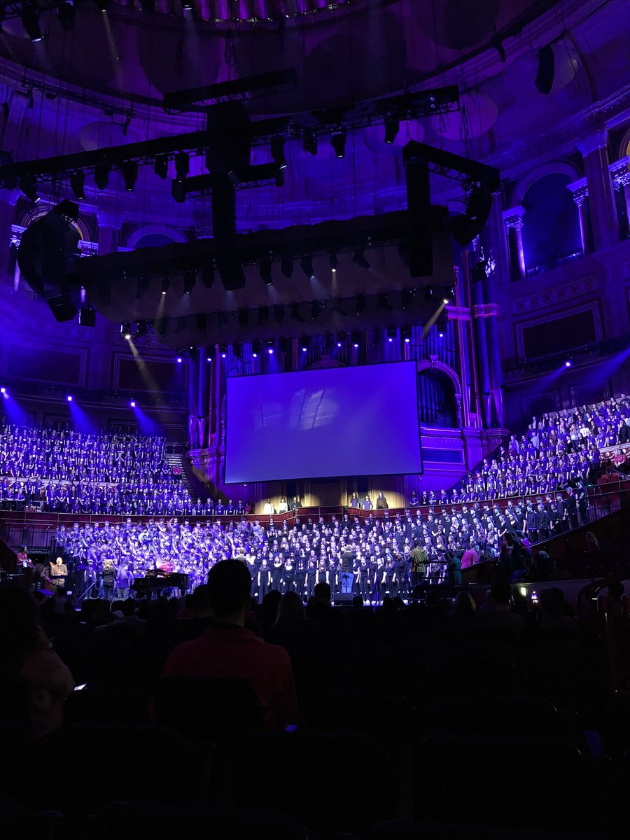 Total joy is the only way to describe the concert to celebrate @natyouthchoir turning 40 in style at the Royal Albert Hall last night. Great to see all the fantastic choirs in action, and to play my small part in the performance with @natyouthfellows alumni!
