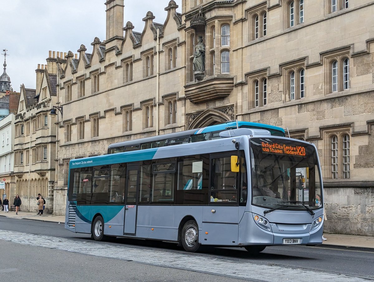 jimbolimbo9's tweet photo. Redline has really smartened up this former Nottingham City Transport E200 since they acquired a pair of them. Look at those immaculate wheels! 🛞😍 https://t.co/r1DMrA9uIv