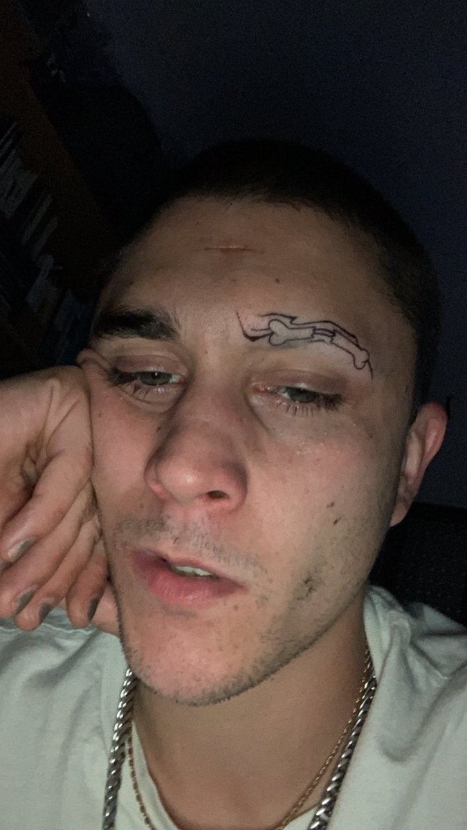 esnikiuo tweet media