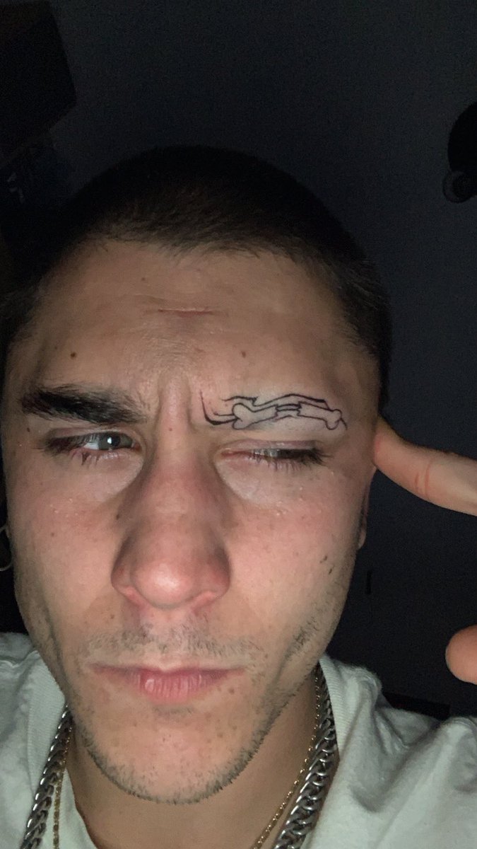 esnikiuo tweet media