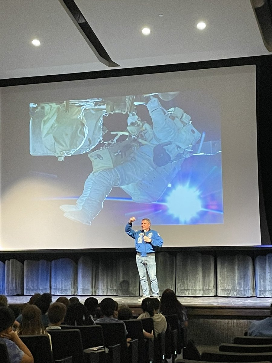 AgnesBrowning76's tweet photo. Itβs VIP week @IAFultonSchools ! @NASA astronaut and ISS commander Terry Virts is sharing #howtoastronaut with us. Exemplary #leadership in #excellence. Thank you @Mrs_ and @ia_kent for this amazing event! https://t.co/ZfifhDdWSn