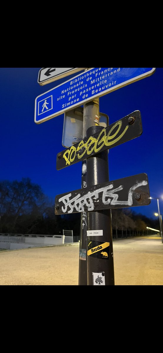 bredastickers's tweet photo. Groeten uit: Parijs! #independentsince1912  #NAC #breda #nacbreda #NACpraat #breda #ultrasstickers #footballstickers #UltraStickers #noapeverywhere  #keeptheflagflyinghigh #frankrijkisgeelzwart #nacisbreda #francestreetart #parissyreetart #parijs #redstarparis https://t.co/y2o7sYsYzW