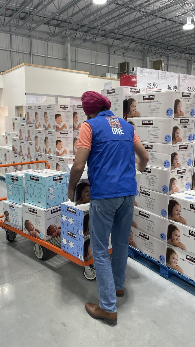 khalsaaidca's tweet photo. Team #Kelowna reacted to an urgent request by Mamas for Mamas for Baba wipes and diapers.
#sewa #mamasformamas https://t.co/cQyXT5lkvw