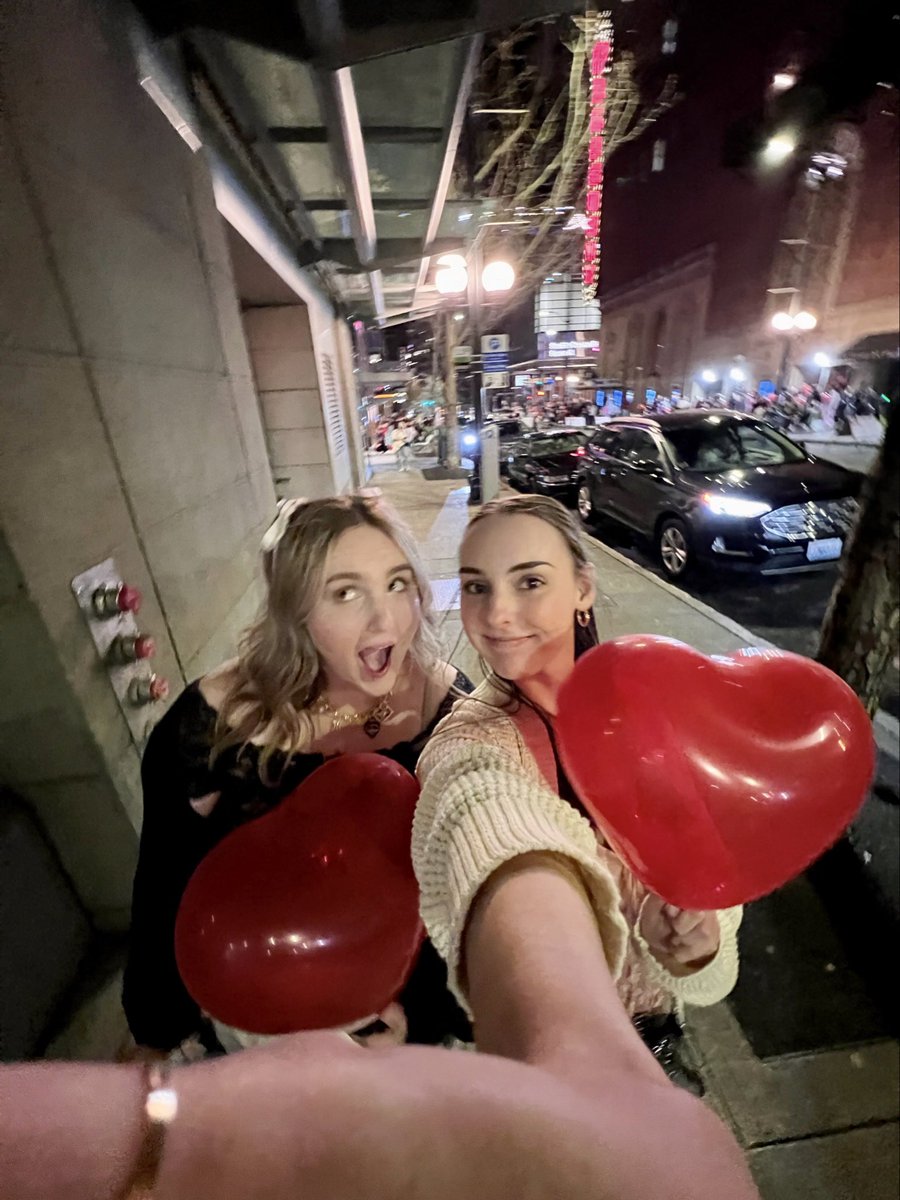 daylightloved's tweet photo. @SabrinaAnnLynn #EICSSeattle ππ https://t.co/PnWiXILsDW