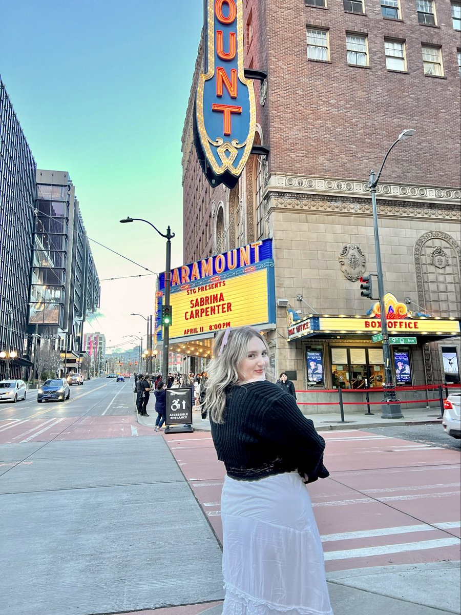 daylightloved's tweet photo. @SabrinaAnnLynn #EICSSeattle ππ https://t.co/PnWiXILsDW