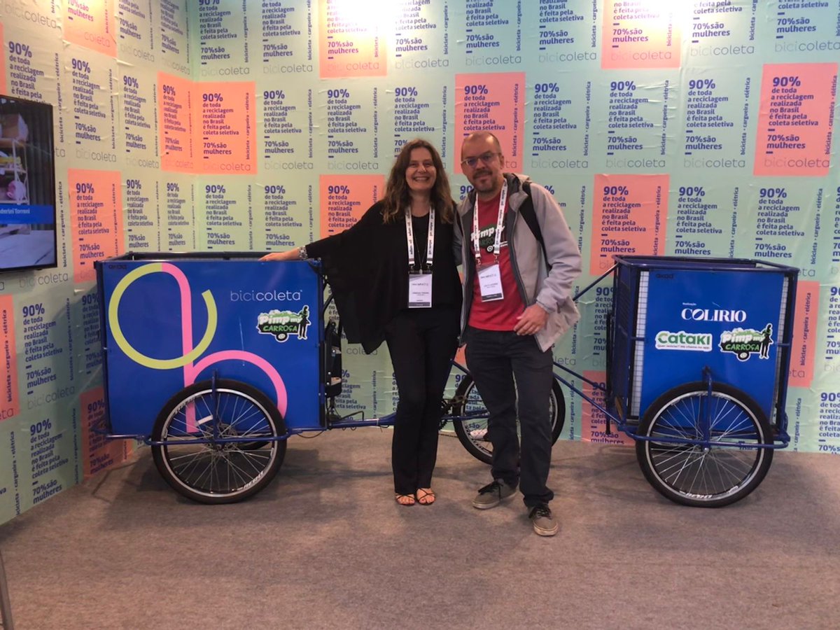 catakiapp's tweet photo. Estamos na @MMAglobal com nossas parceiras do Colírio Design - que produziram a Bicicoleta, modelo de triciclo elétrico do #PimpLab. Juntos pela #inovação e #reciclagem ♻️✊🏾💜

#EconomiaCircular #TecnologiaSocial https://t.co/gn8mMMHW5x