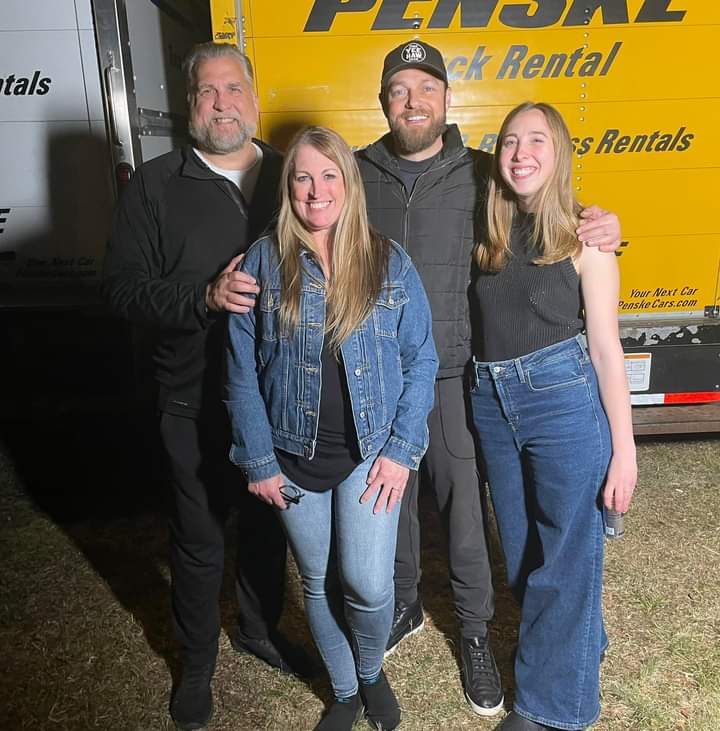Chiara59731083's tweet photo. Behind the scenes of #tuesdaysflu
Photo by @danielroebuck #BehindTheScenes #rossmarquand #rossmarquandedit #Rossmarquandfan_italia #rossmarquandfans #jasonmccutchen #twd #twdfans #twdfamily #twdaaron #twduniverse #thewalkingdead #Marvel #MCU #actor https://t.co/C3aBAXWpBp