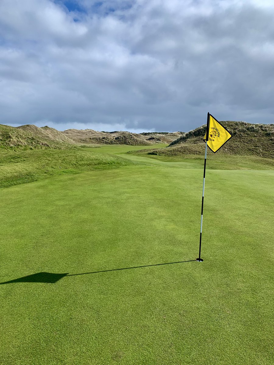 Course No.1 of our Irish trip 🇮🇪. 📍 The Island. A quite breathtaking rollercoaster ride with some of the best links turf I have played on anywhere #golftwitter