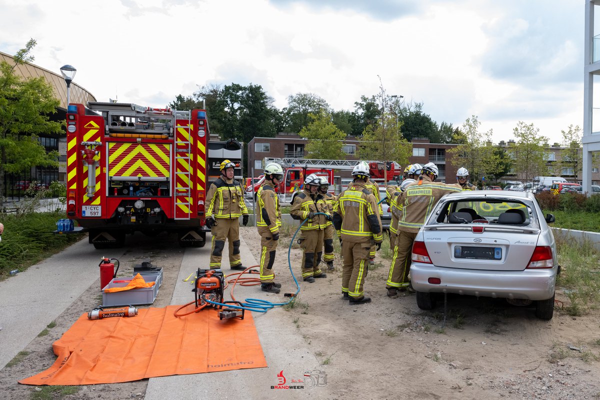 BWZoneRand's tweet photo. Brandweervrijwilliger worden? 👨‍🚒 Kom naar één van de Pompier word je hier!-dagen:

🔶 kazerne Essen - 7/05
🔶 kazerne Kontich - 10/06
🔶 kazerne Brasschaat - 9/09
🔶 kazerne Zoersel - 30/09

Inschrijven ✍️ is verplicht: https://t.co/YznLZKUwja

#wijzijnbrandweerzonerand https://t.co/cB1Sa5EaZ1