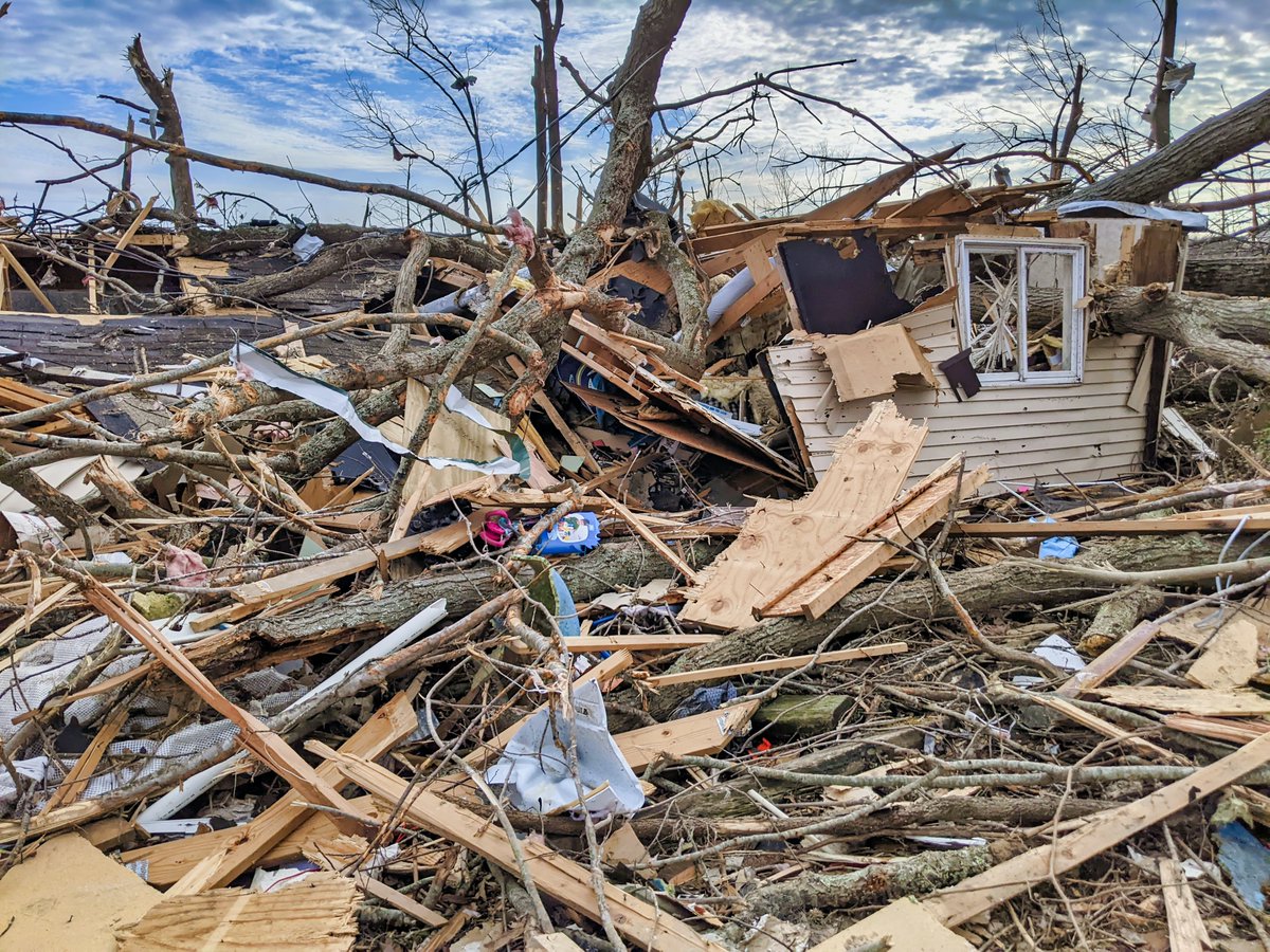 npdcoalition's tweet photo. #SafeShelter in #Tornadoes. If you don't have a basement, go to an inside room, without windows, on the lowest floor. This could be a center hallway, bathroom, or closet. 10 Tornado Safety Tips to Keep Kids Safe (Save the Children) https://t.co/onbyhVonfP https://t.co/FvyhcUwVve