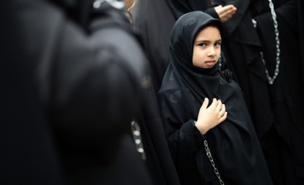 Hiç bir çocuk şunları duymamalıdır..
                                 👇

Allahtan kork, o her şeyi görür, her şeyi bilir..

Allah her yerde..

O senin aklından geçenleri bilir..

Cinlerini sana musallat eder..

Cehennem ateşinde seni sonsuza dek yakar..

Allaha yalvar, dua et,