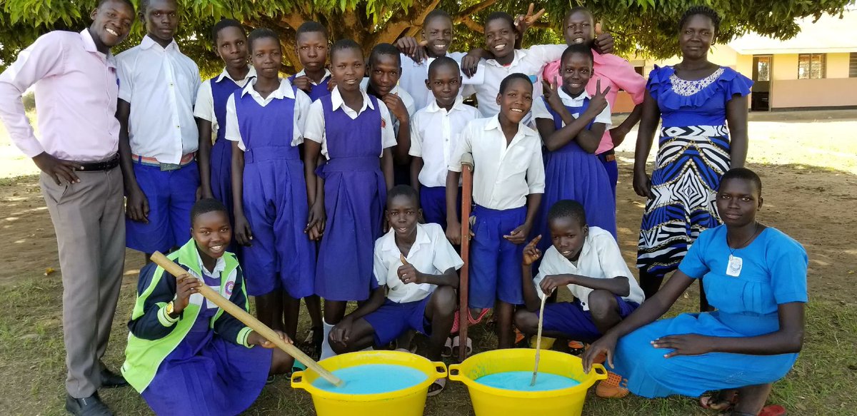 SurgeForWater's tweet image. 📣 We've produced 5,670 liters of soap in Uganda since the start of the year! 

Teaching schools and community groups how to produce their own soap means that they can clean their latrines, dormitories, practice proper handwashing, and more!

#soapmaking #soaptraining